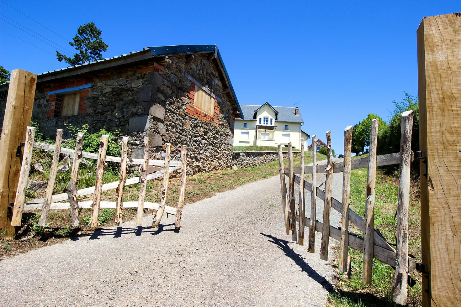 Photographie d’intérieur réalisée pour une location saisonnière dans le Tarn (exemple 1)