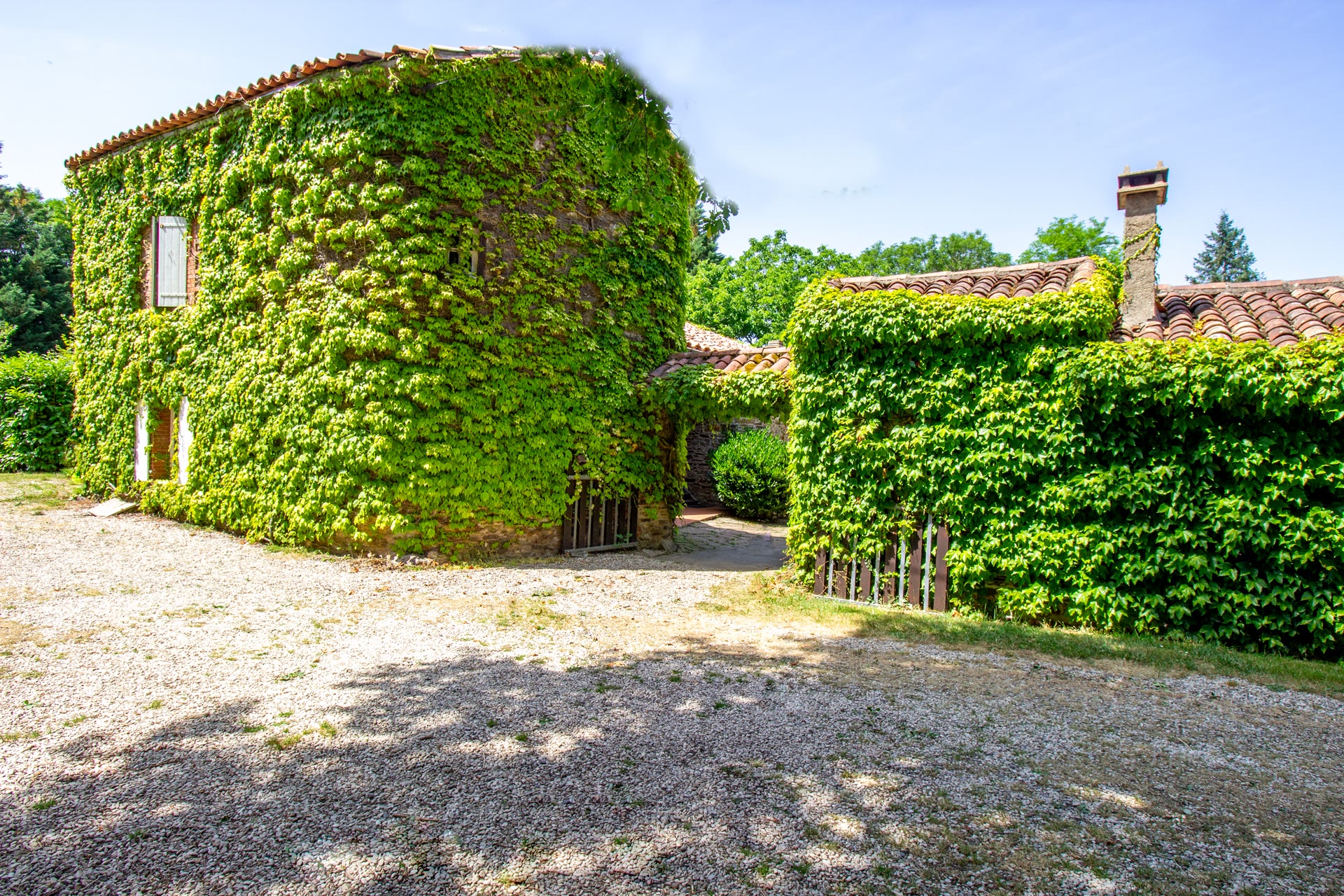 Photographie d’intérieur réalisée pour une location saisonnière dans le Tarn (exemple 5)