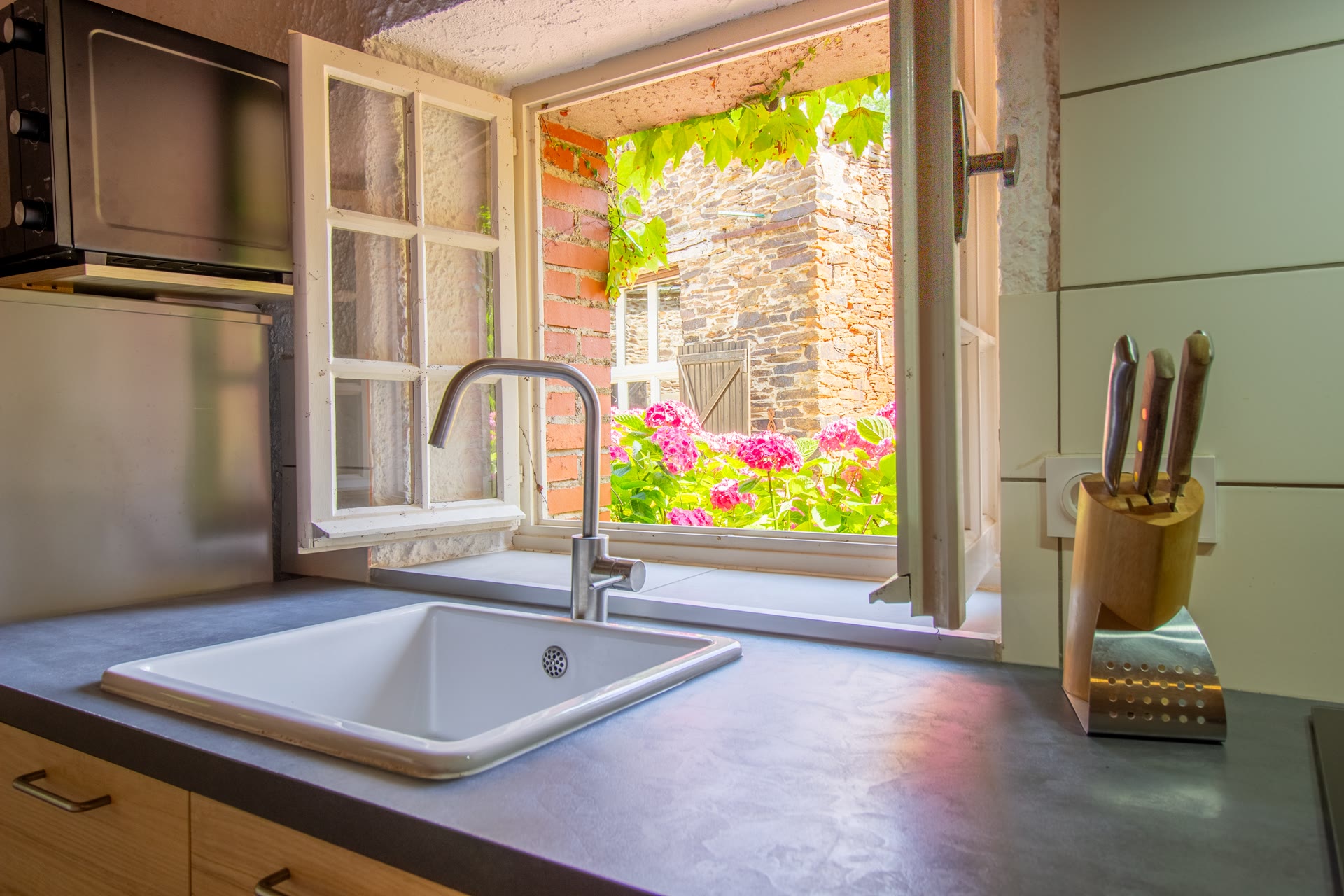 Photographie d’intérieur réalisée pour une location saisonnière dans le Tarn (exemple 8)